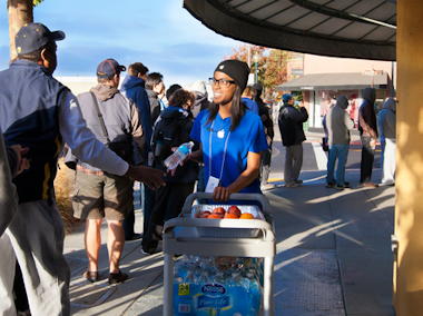 The Latest Long Apple Line: Developers Waiting for App Approval – Tricia Duryee – Commerce –&nbsp;AllThingsD